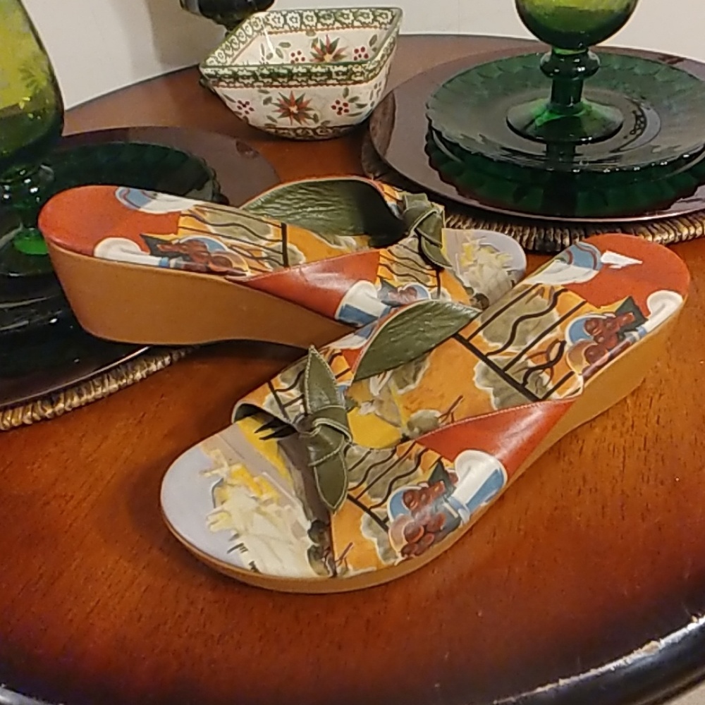 PAINTED LEATHER WEDGE
